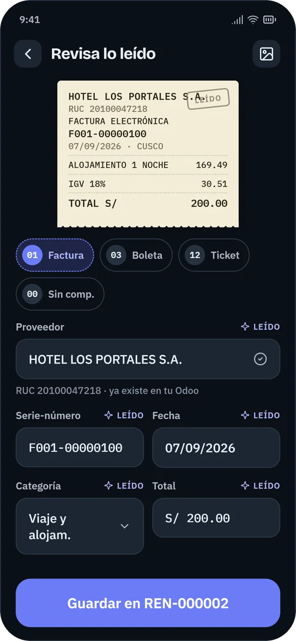 App de gastos revisando una factura leída desde la foto